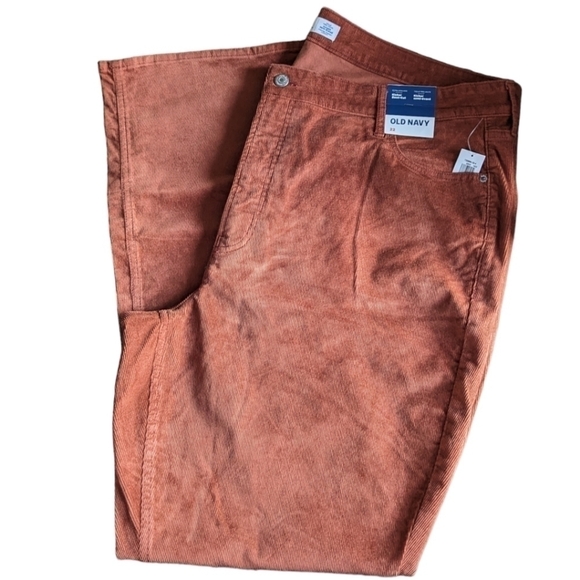 22 - Old Navy | Extra High-Waisted Kicker Corduroy Boot-Cut Pants - Picture 8 of 8